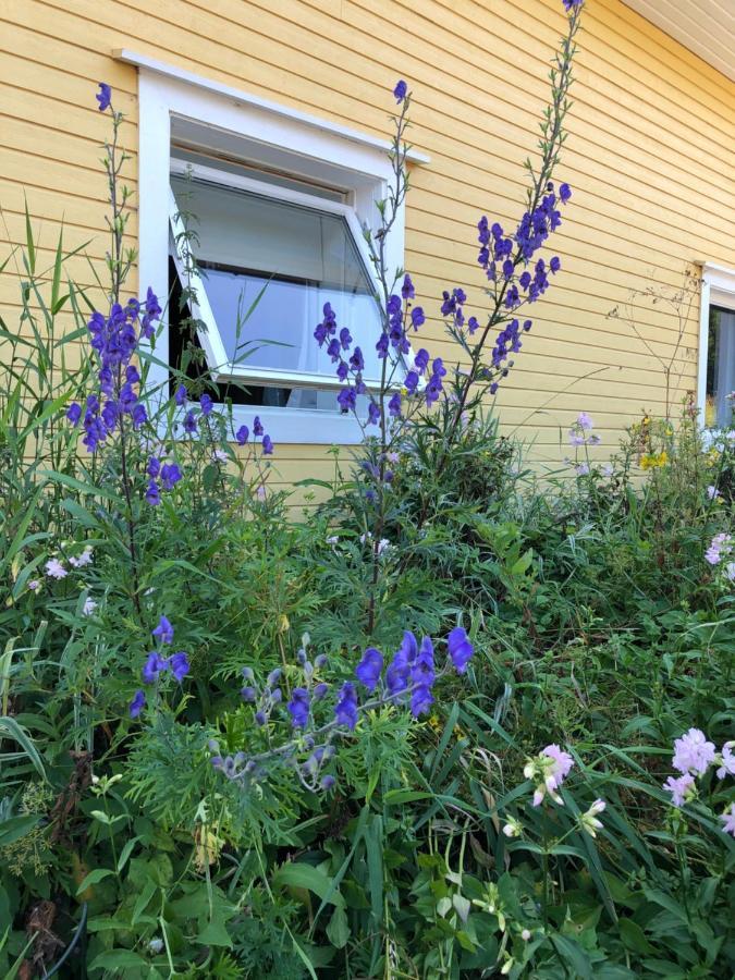 Den Gule Huset Apartamento Lyngdal Exterior foto
