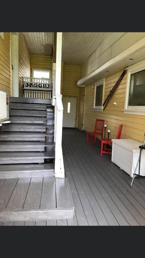 Den Gule Huset Apartamento Lyngdal Exterior foto