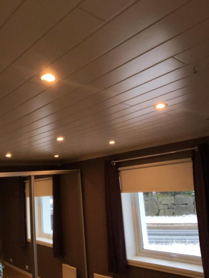 Den Gule Huset Apartamento Lyngdal Exterior foto