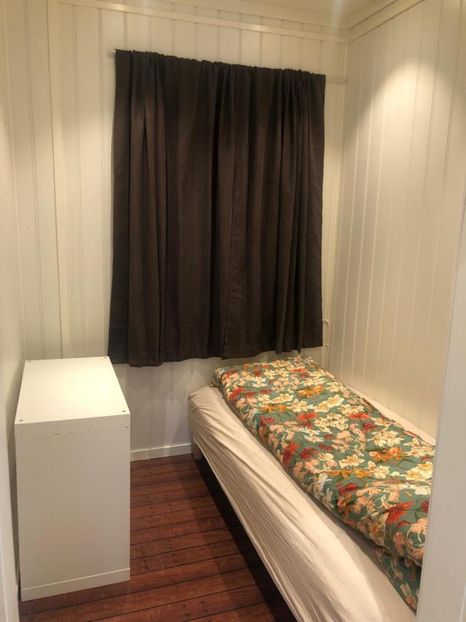 Den Gule Huset Apartamento Lyngdal Exterior foto